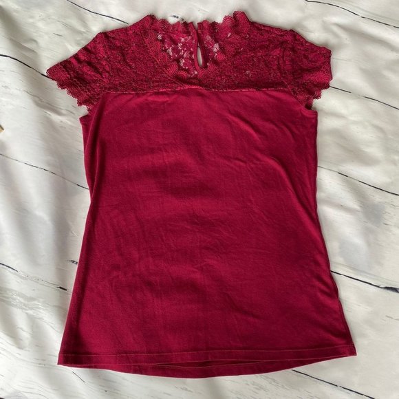 Burgundy Top V-Neck Lace Neck and S Cap Sleeves Sm - Picture 1 of 6